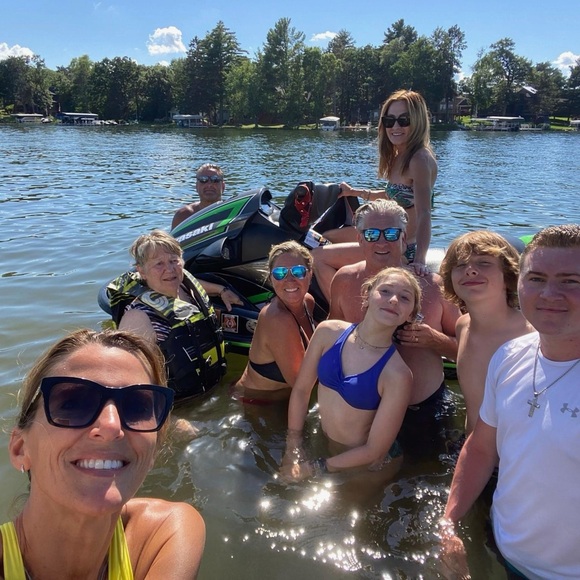 Meet your Posher, Amy - Picture 7 of 9